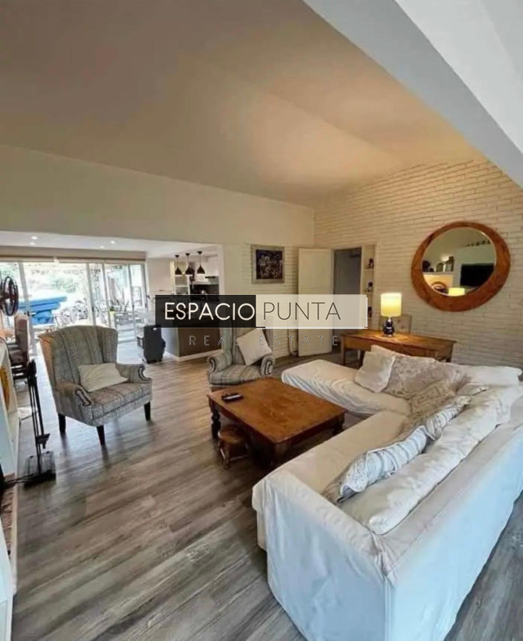 Casa ID.5209 - Casa minimalista de 3 dormitorios con piscina climatizada en Cantegril