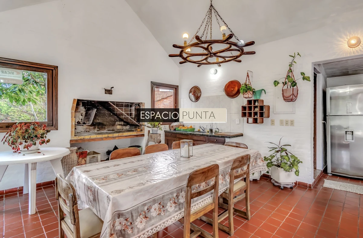 Casa ID.786 - Espectacular Casa de 6 dormitorios en San Rafael