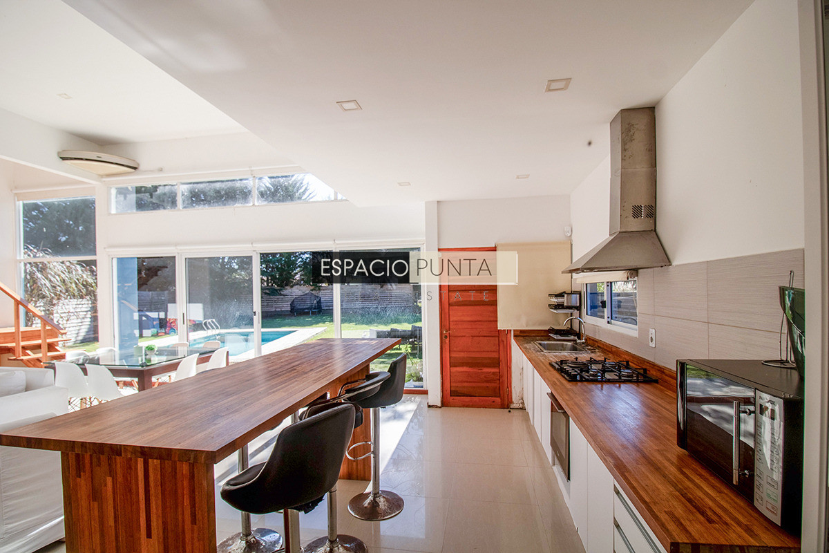 Casa ID.5167 - Venta Casa de tres dormitorios piscina climatizada Zona Marly!