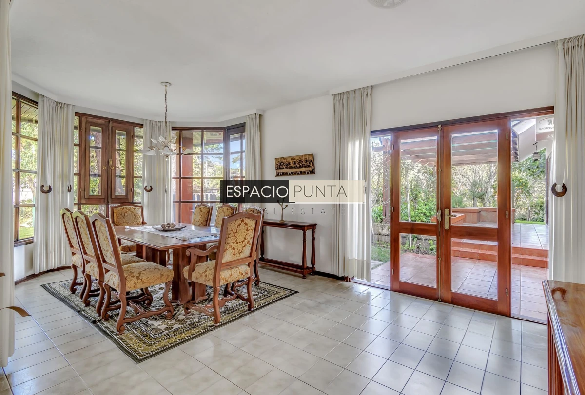 Casa ID.786 - Espectacular Casa de 6 dormitorios en San Rafael