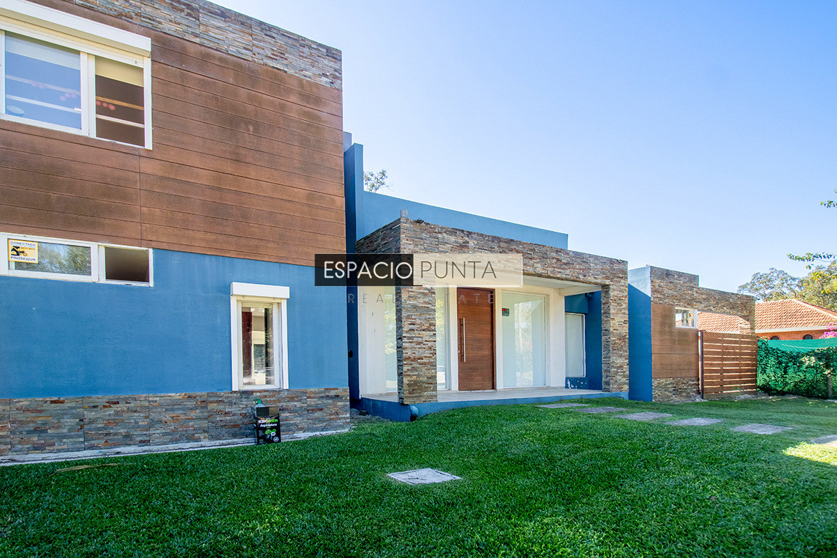 Casa ID.5167 - Venta Casa de tres dormitorios piscina climatizada Zona Marly!