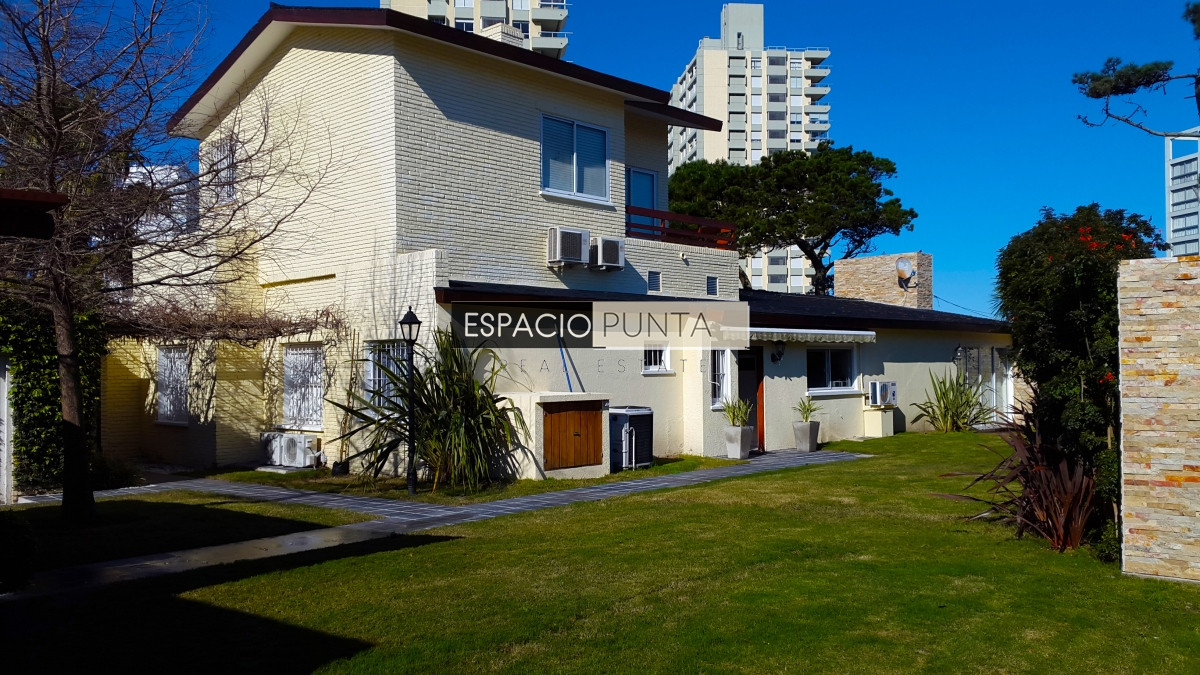Casa ID.295 - Vendo Excelente Casa en Playa Mansa Punta del Este