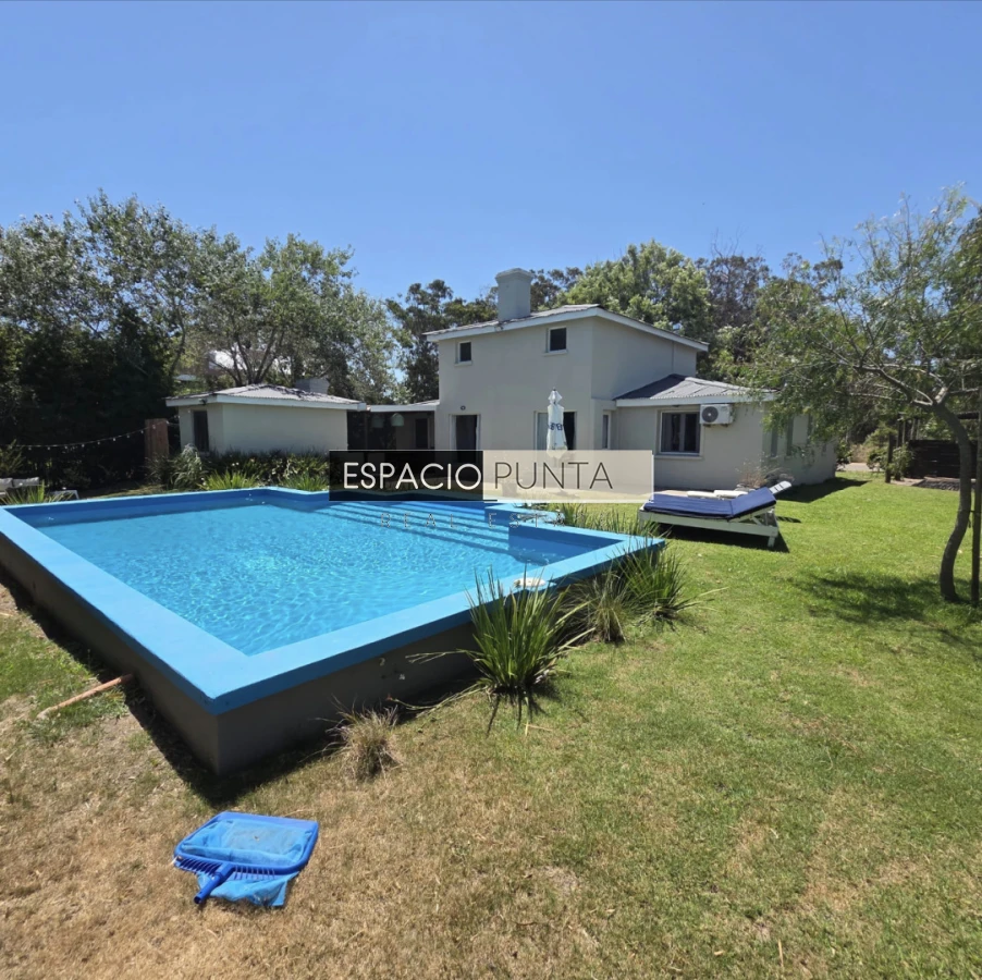 Casa ID.3917 - Gran casa en La Barra con piscina