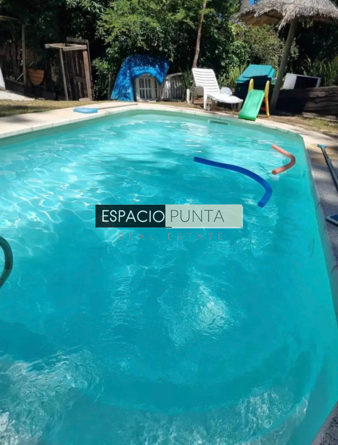 Casa ID.5209 - Casa minimalista de 3 dormitorios con piscina climatizada en Cantegril