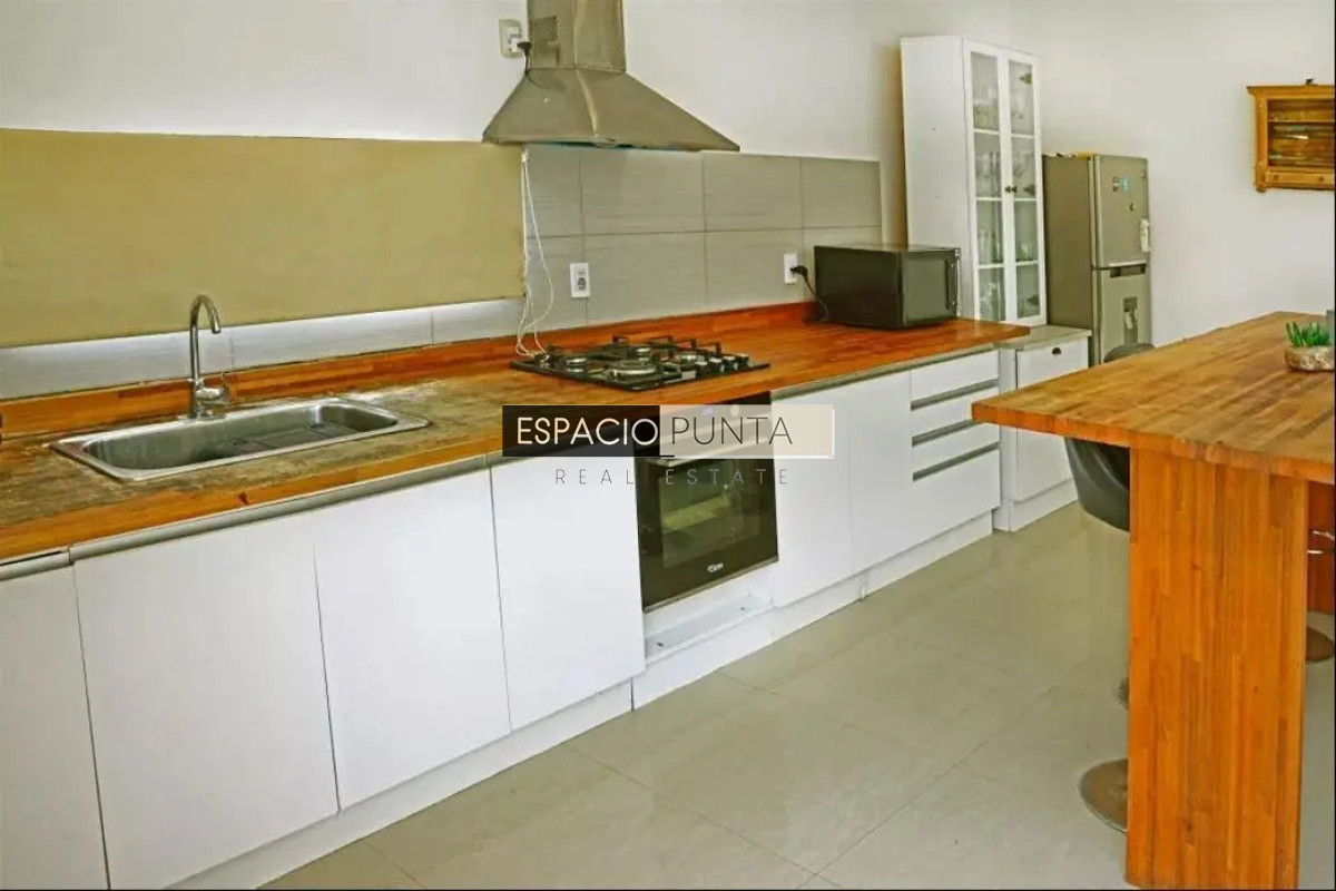 Casa ID.5167 - Venta Casa de tres dormitorios piscina climatizada Zona Marly!