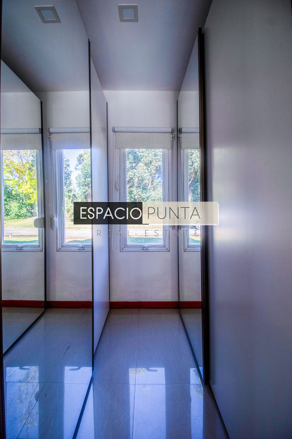 Casa ID.5167 - Venta Casa de tres dormitorios piscina climatizada Zona Marly!
