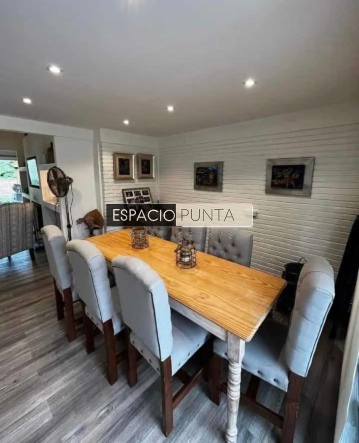 Casa ID.5209 - Casa minimalista de 3 dormitorios con piscina climatizada en Cantegril