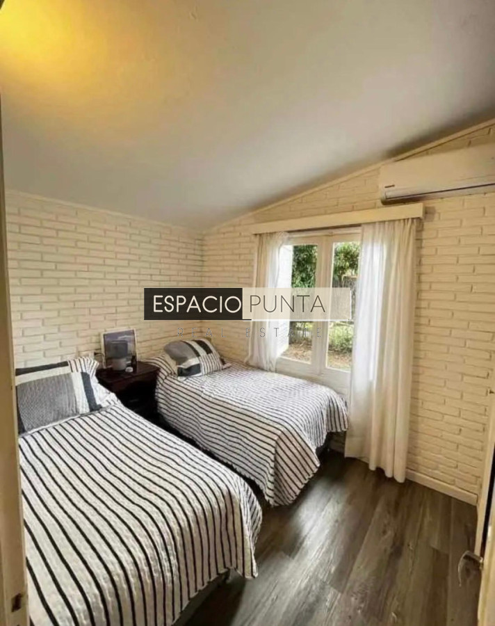 Casa ID.5209 - Casa minimalista de 3 dormitorios con piscina climatizada en Cantegril