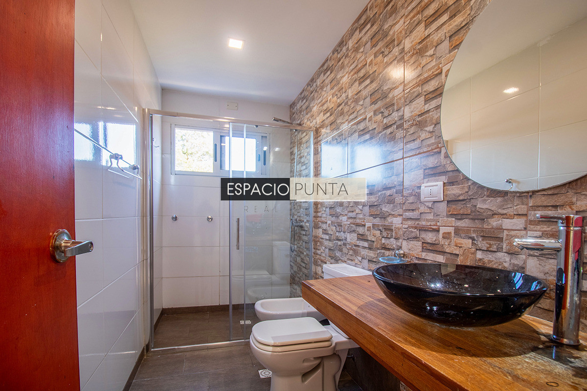 Casa ID.5167 - Venta Casa de tres dormitorios piscina climatizada Zona Marly!