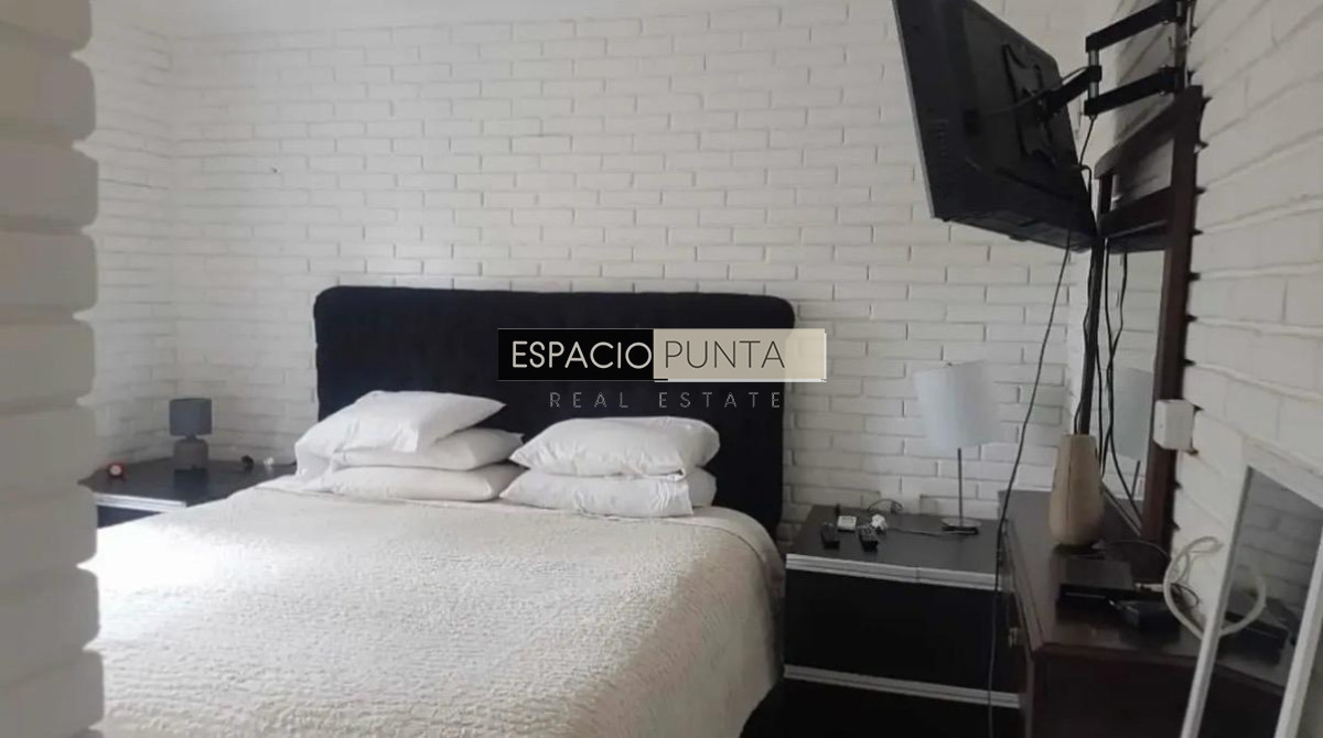 Casa ID.5209 - Casa minimalista de 3 dormitorios con piscina climatizada en Cantegril