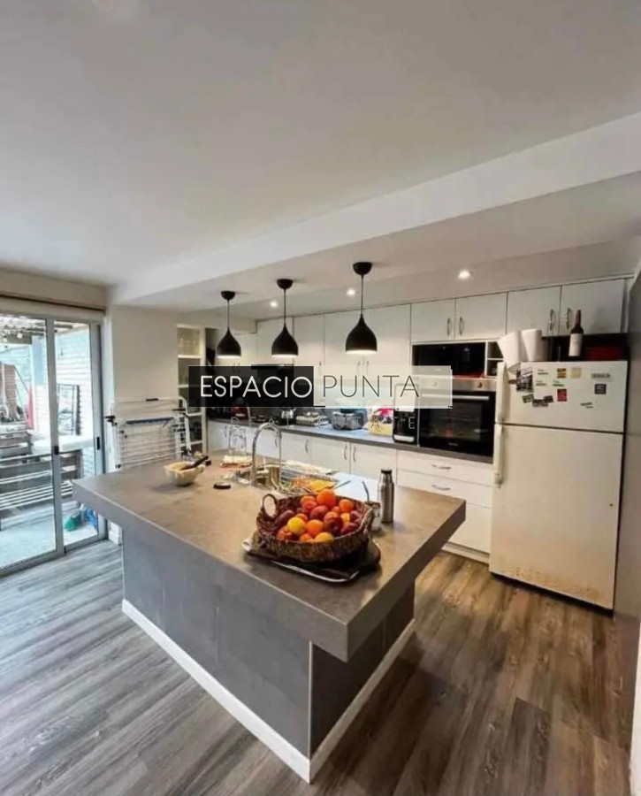 Casa ID.5209 - Casa minimalista de 3 dormitorios con piscina climatizada en Cantegril