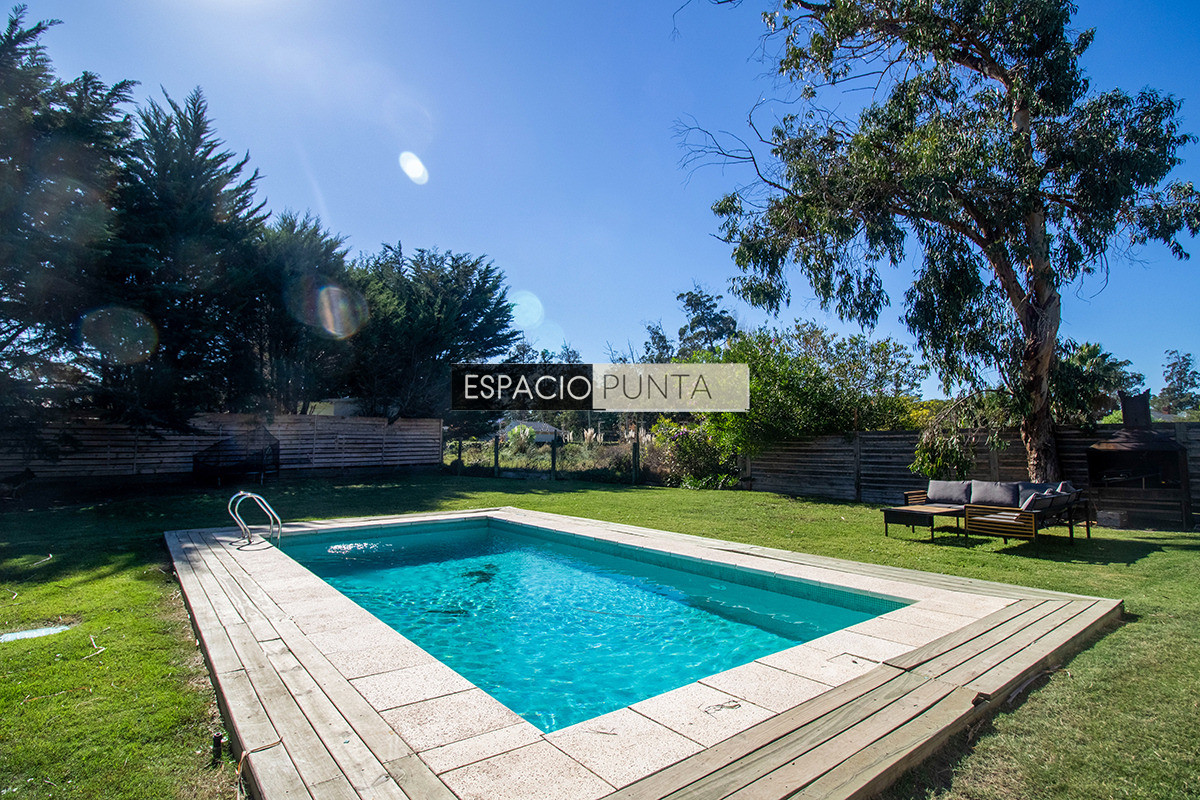 Casa ID.5167 - Venta Casa de tres dormitorios piscina climatizada Zona Marly!