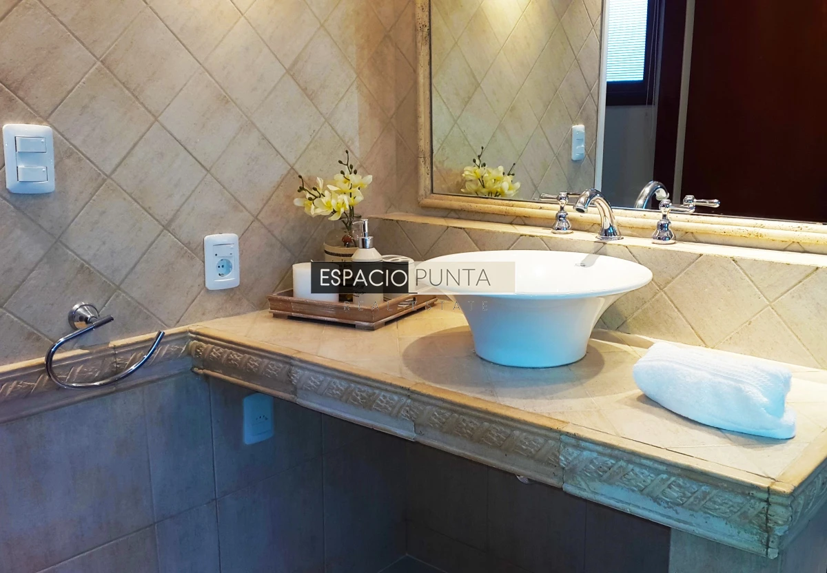 Casa ID.295 - Vendo Excelente Casa en Playa Mansa Punta del Este