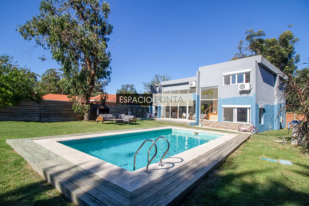Casa ID.5167 - Venta Casa de tres dormitorios piscina climatizada Zona Marly!