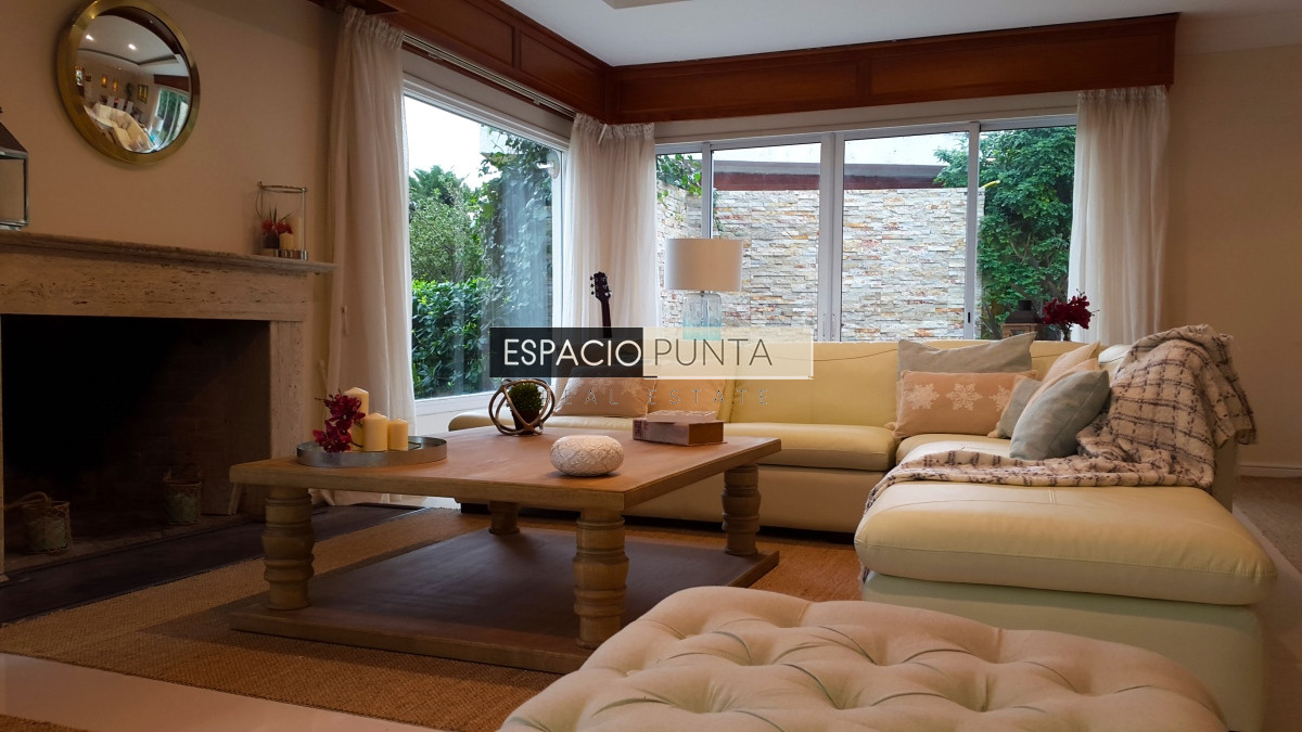 Casa ID.295 - Vendo Excelente Casa en Playa Mansa Punta del Este