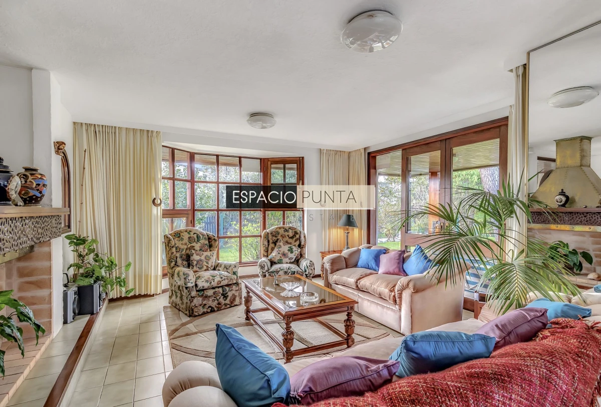 Casa ID.786 - Espectacular Casa de 6 dormitorios en San Rafael