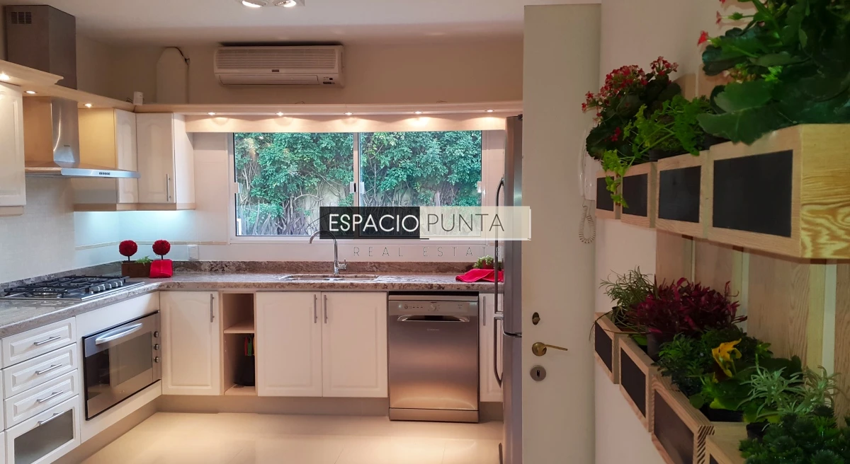 Casa ID.295 - Vendo Excelente Casa en Playa Mansa Punta del Este