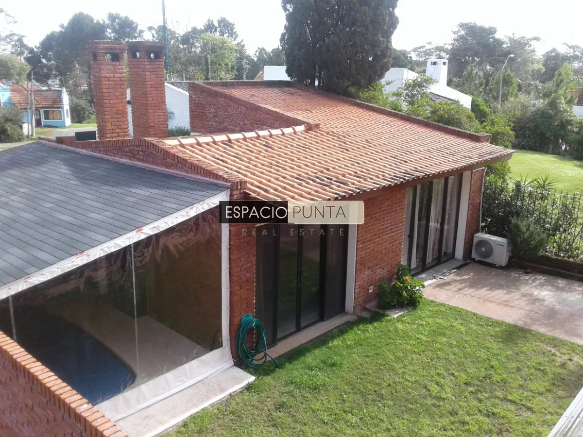 Casa ID.5005 - Casa de 4 dormitorios en Pinares 