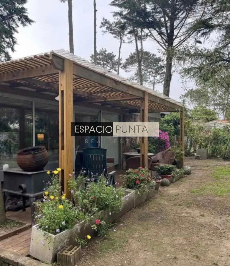 Casa ID.5209 - Casa minimalista de 3 dormitorios con piscina climatizada en Cantegril