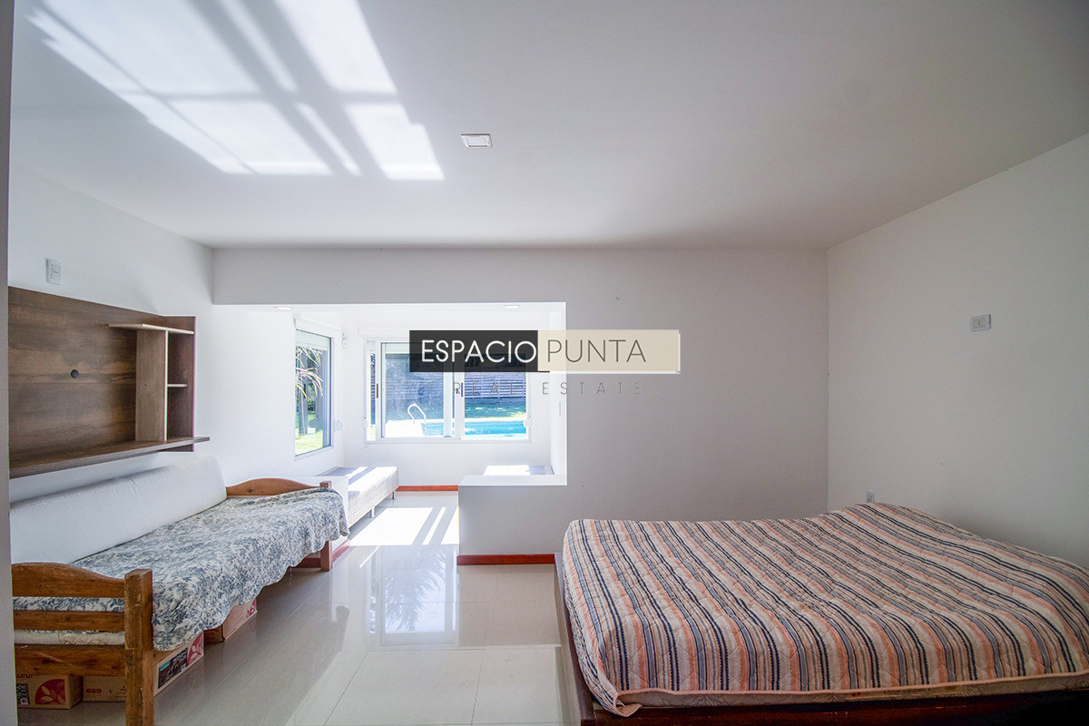 Casa ID.5167 - Venta Casa de tres dormitorios piscina climatizada Zona Marly!