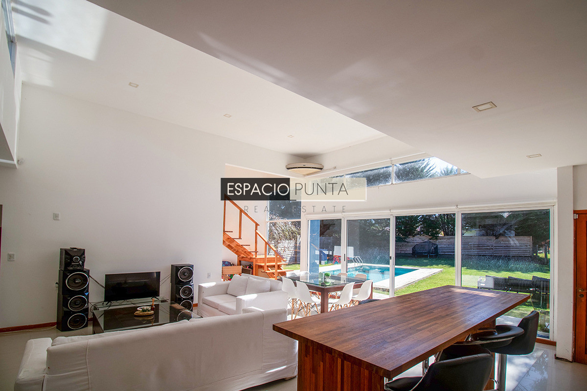 Casa ID.5167 - Venta Casa de tres dormitorios piscina climatizada Zona Marly!