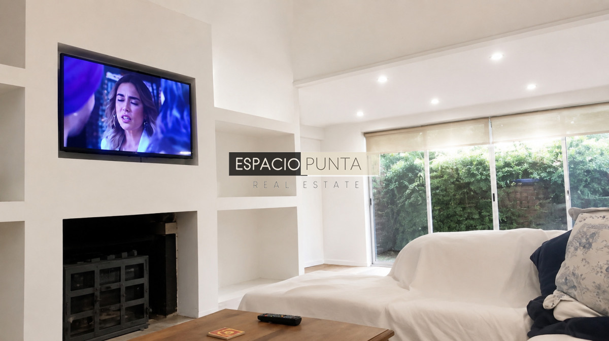 Casa ID.5209 - Casa minimalista de 3 dormitorios con piscina climatizada en Cantegril