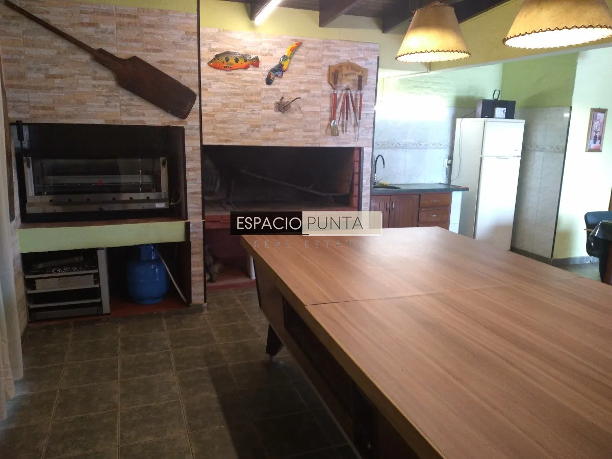 Casa ID.5005 - Casa de 4 dormitorios en Pinares 