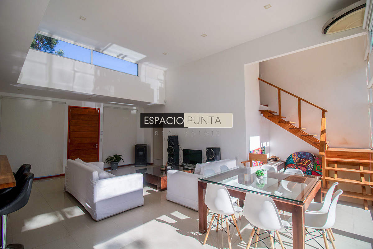 Casa ID.5167 - Venta Casa de tres dormitorios piscina climatizada Zona Marly!