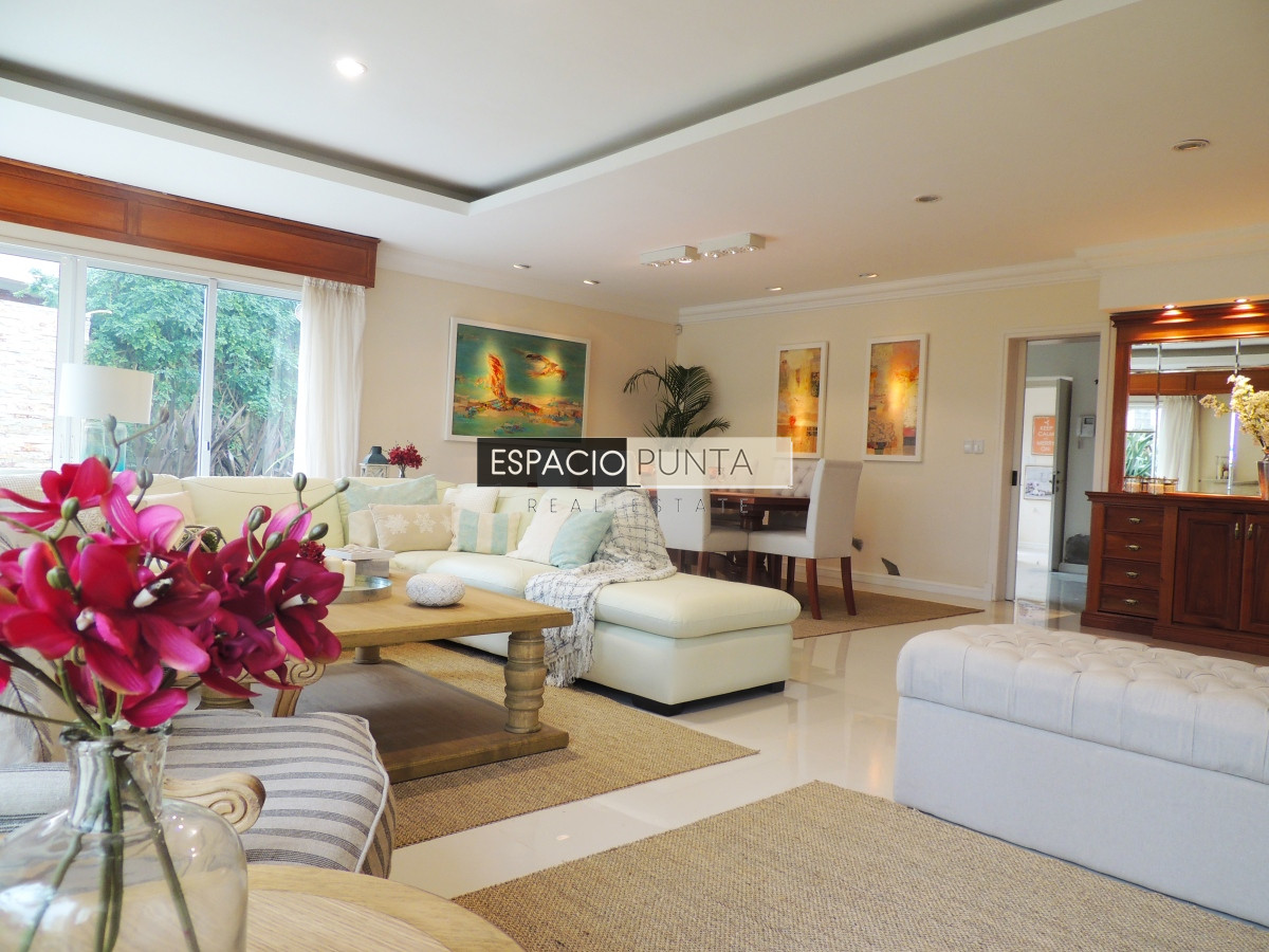 Casa ID.295 - Vendo Excelente Casa en Playa Mansa Punta del Este
