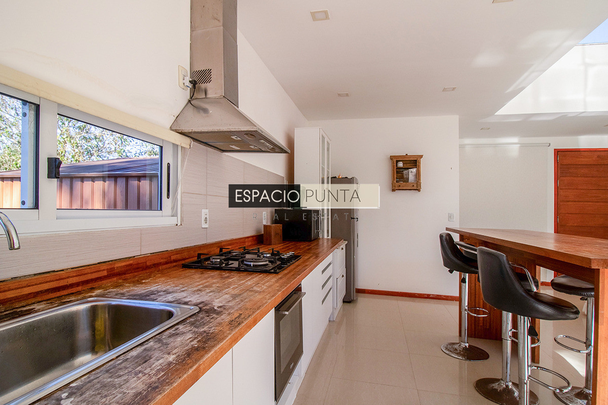 Casa ID.5167 - Venta Casa de tres dormitorios piscina climatizada Zona Marly!