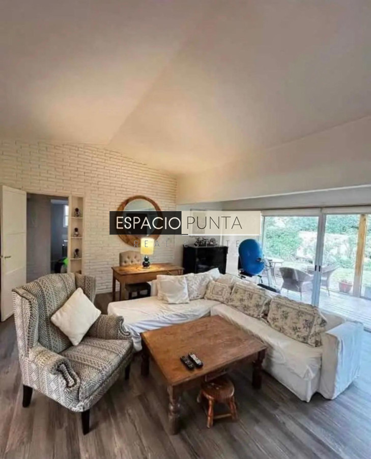 Casa ID.5209 - Casa minimalista de 3 dormitorios con piscina climatizada en Cantegril