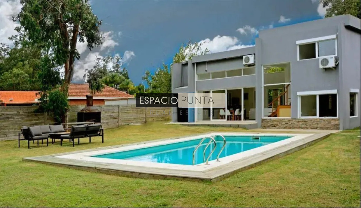 Casa ID.5167 - Venta Casa de tres dormitorios piscina climatizada Zona Marly!