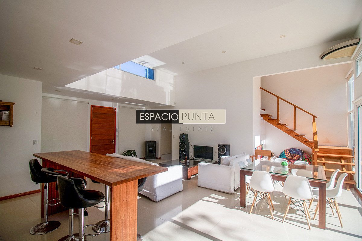 Casa ID.5167 - Venta Casa de tres dormitorios piscina climatizada Zona Marly!