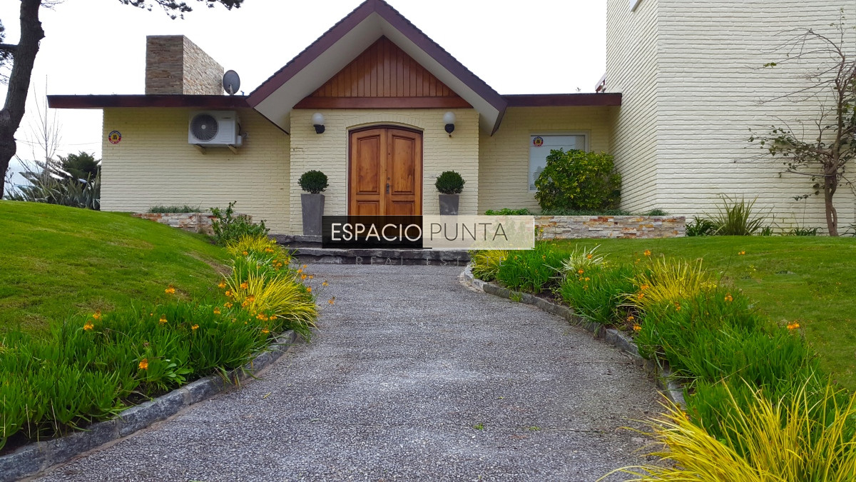 Casa ID.295 - Vendo Excelente Casa en Playa Mansa Punta del Este