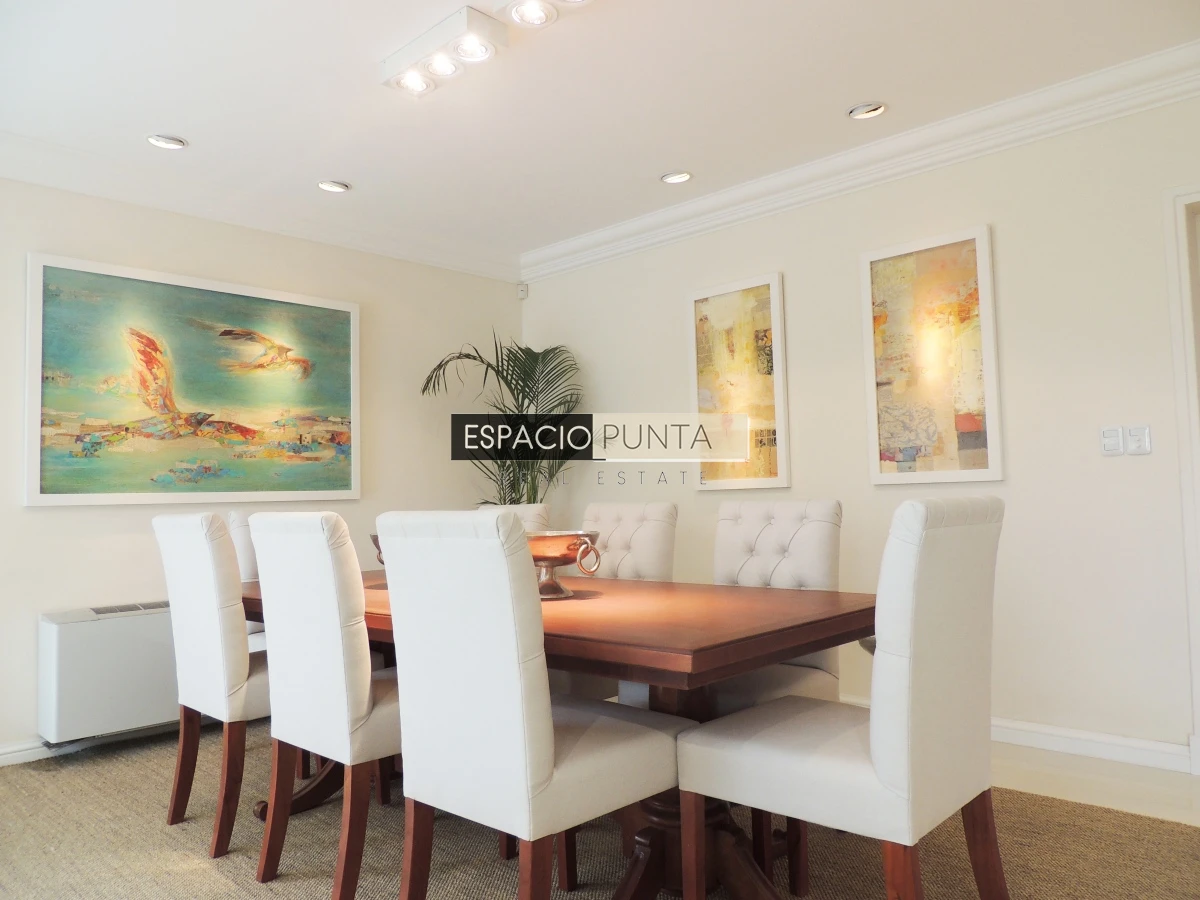 Casa ID.295 - Vendo Excelente Casa en Playa Mansa Punta del Este