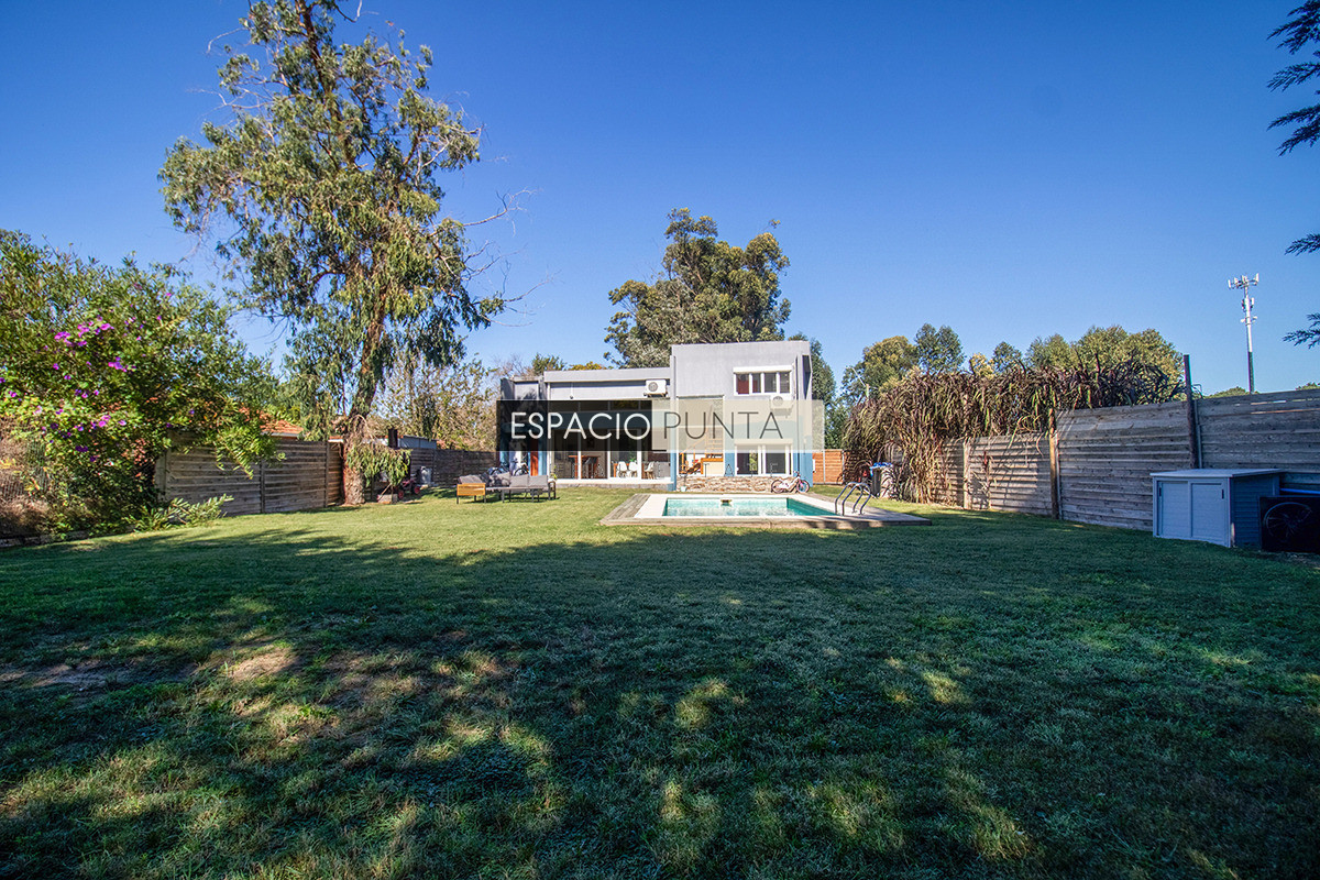 Casa ID.5167 - Venta Casa de tres dormitorios piscina climatizada Zona Marly!