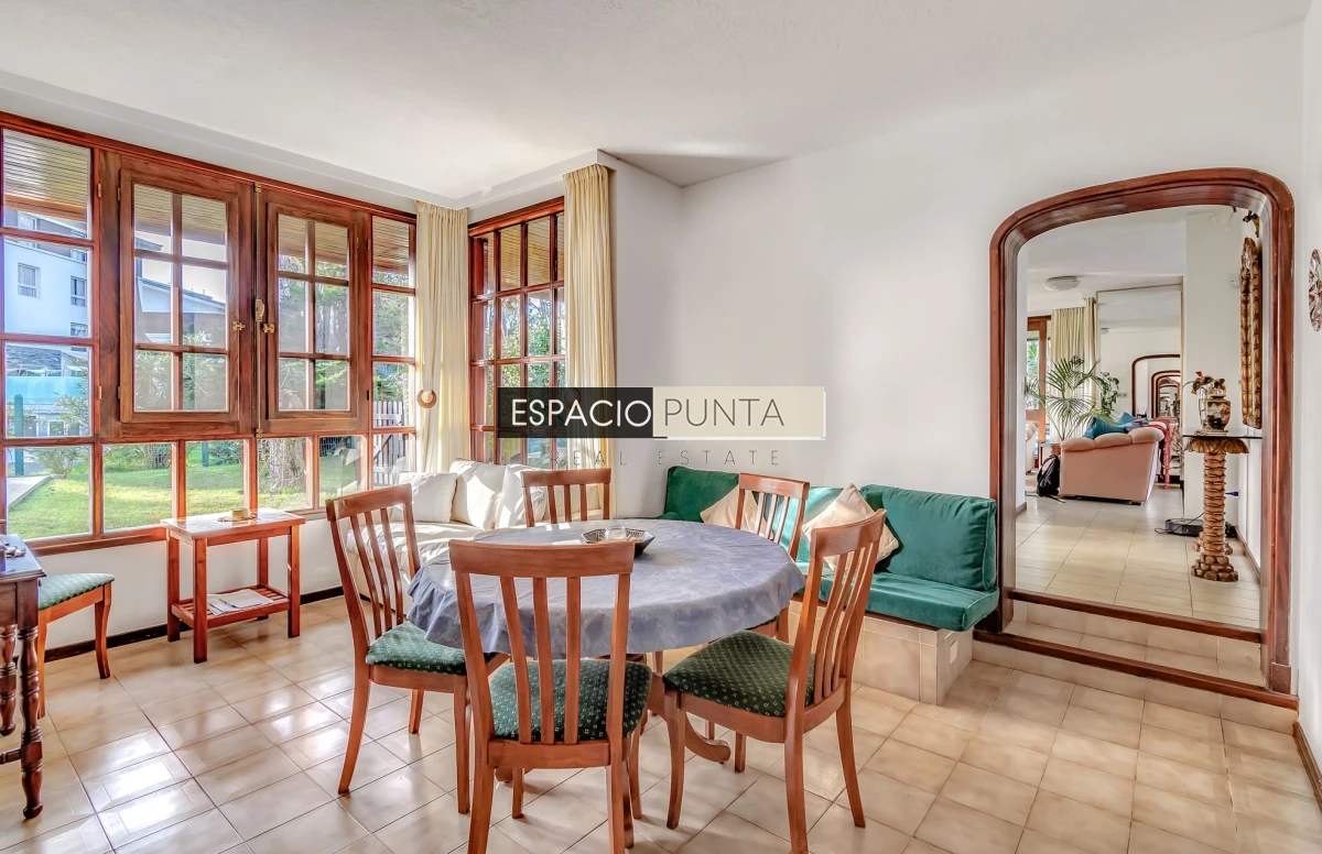 Casa ID.786 - Espectacular Casa de 6 dormitorios en San Rafael