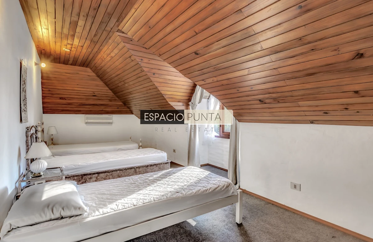 Casa ID.786 - Espectacular Casa de 6 dormitorios en San Rafael