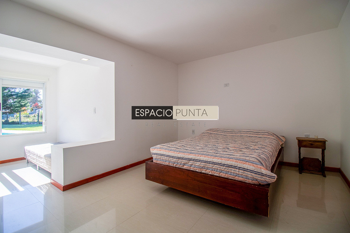 Casa ID.5167 - Venta Casa de tres dormitorios piscina climatizada Zona Marly!