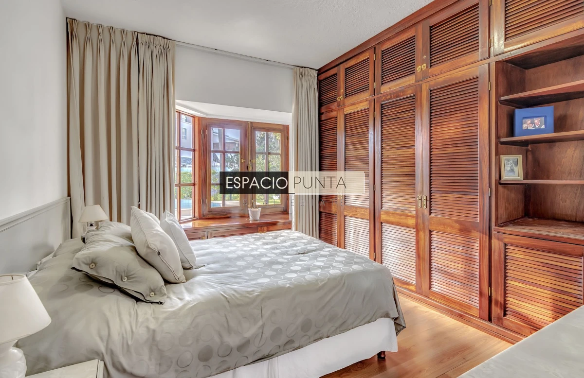 Casa ID.786 - Espectacular Casa de 6 dormitorios en San Rafael