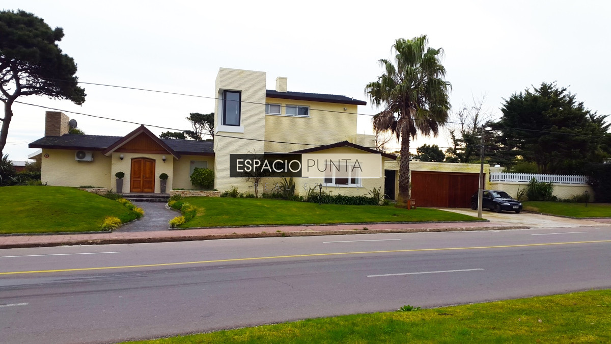 Casa ID.295 - Vendo Excelente Casa en Playa Mansa Punta del Este
