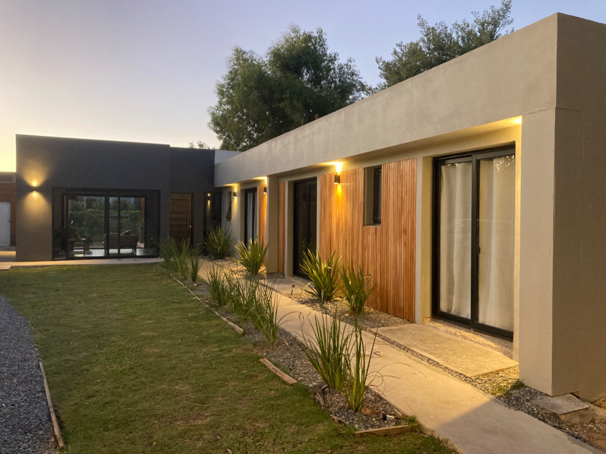 Casa 3 dormitorios a pocas cuadras de la playa, el tesoro