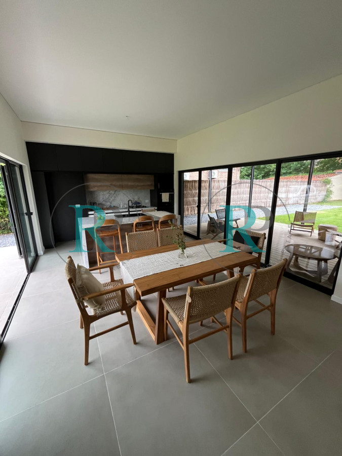 Casa ID.2286 - Casa Venta 4 dormitorios San Rafael