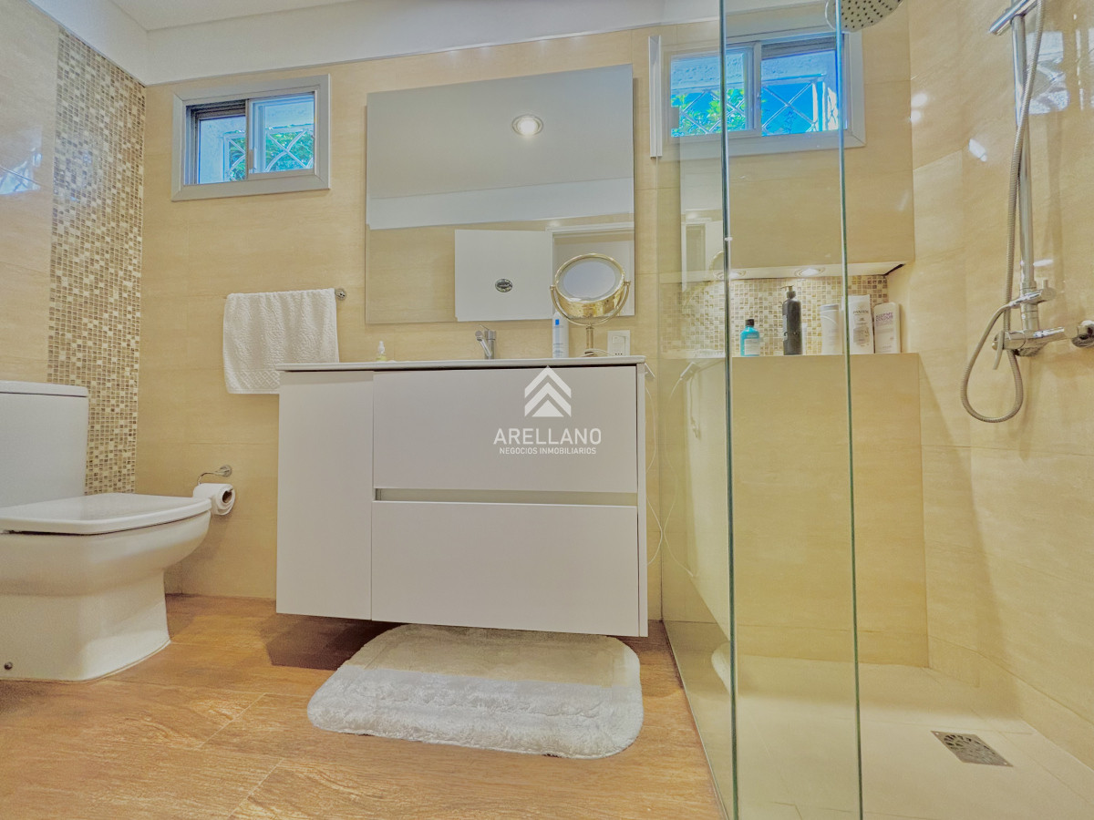 Casa ID.5396 - Venta casa 4 dormitorios Cantegril