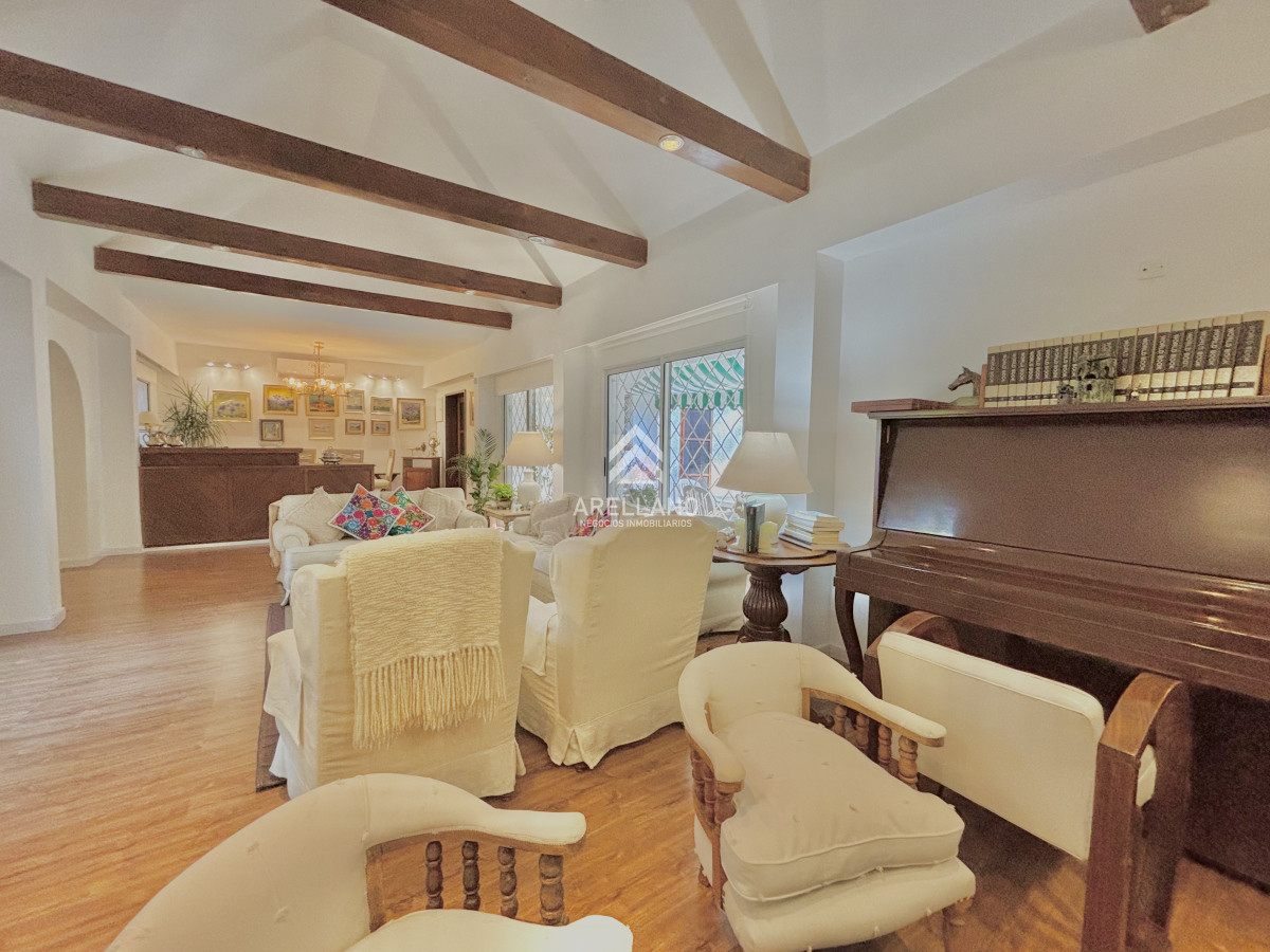 Casa ID.5396 - Venta casa 4 dormitorios Cantegril