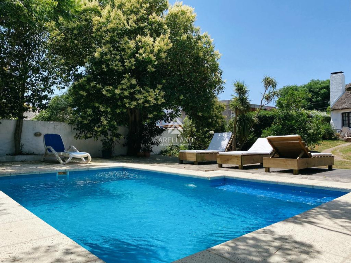 Casa ID.6098 - Casa en venta 4 dormitorios pinares