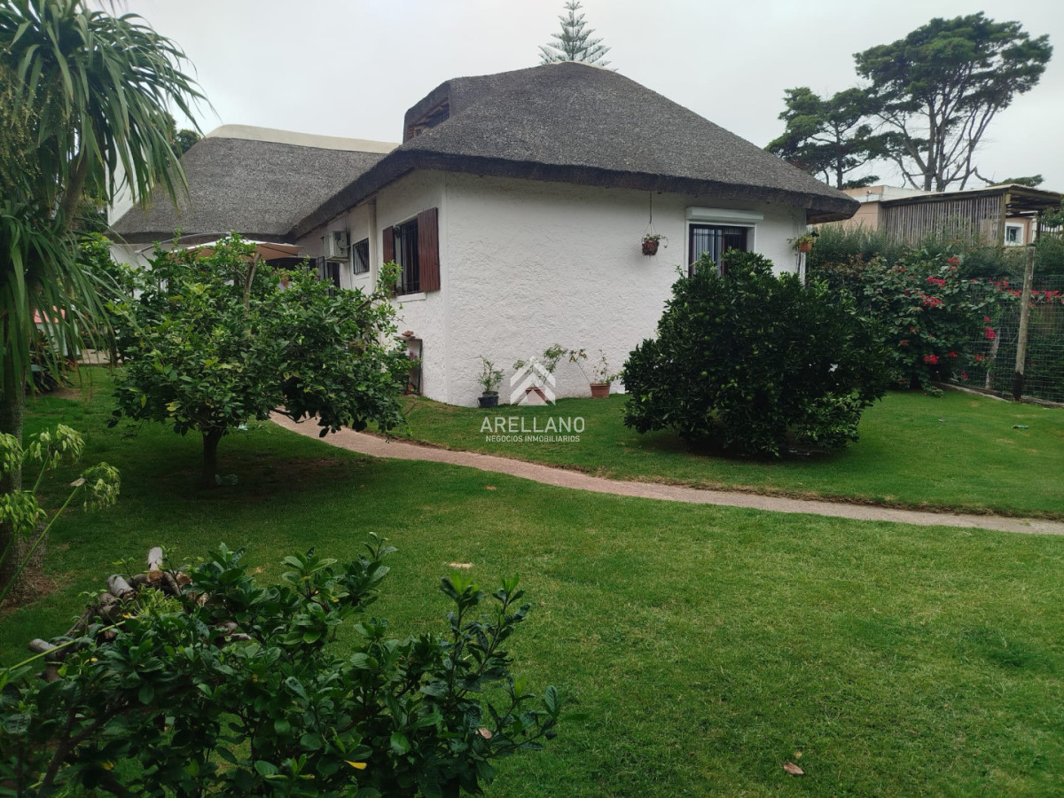 Casa ID.6098 - Casa en venta 4 dormitorios pinares