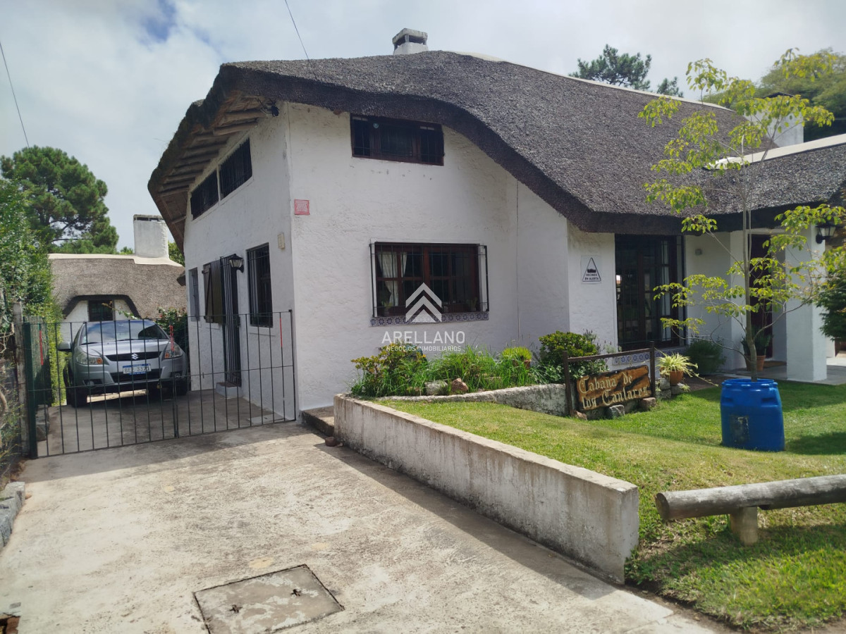 Casa ID.6098 - Casa en venta 4 dormitorios pinares