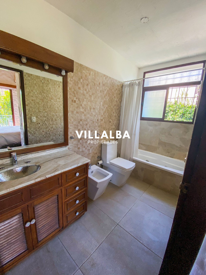 Apartamento ID.4399 - Casa en venta 4 dormitorios pinares