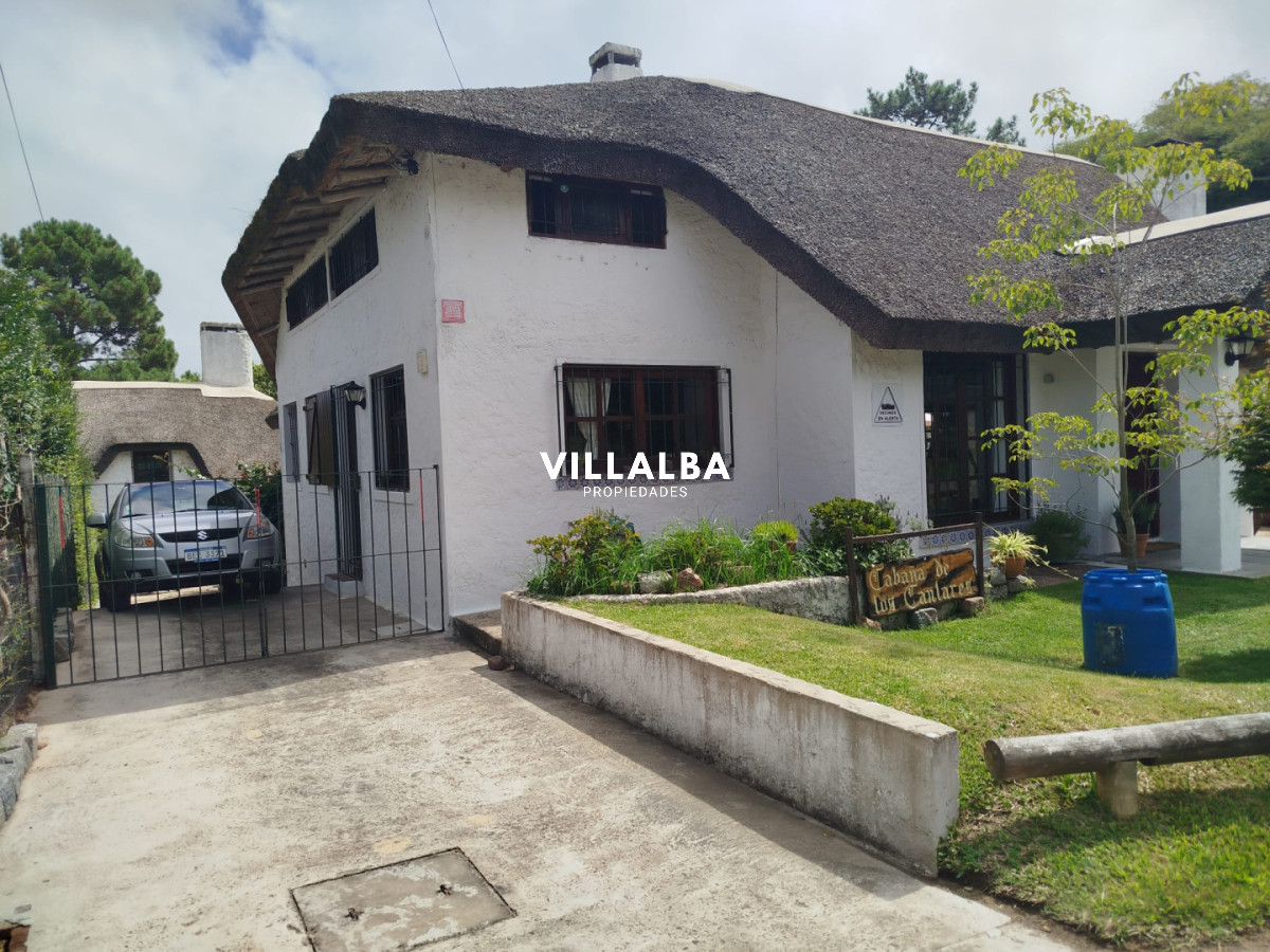 Apartamento ID.4399 - Casa en venta 4 dormitorios pinares